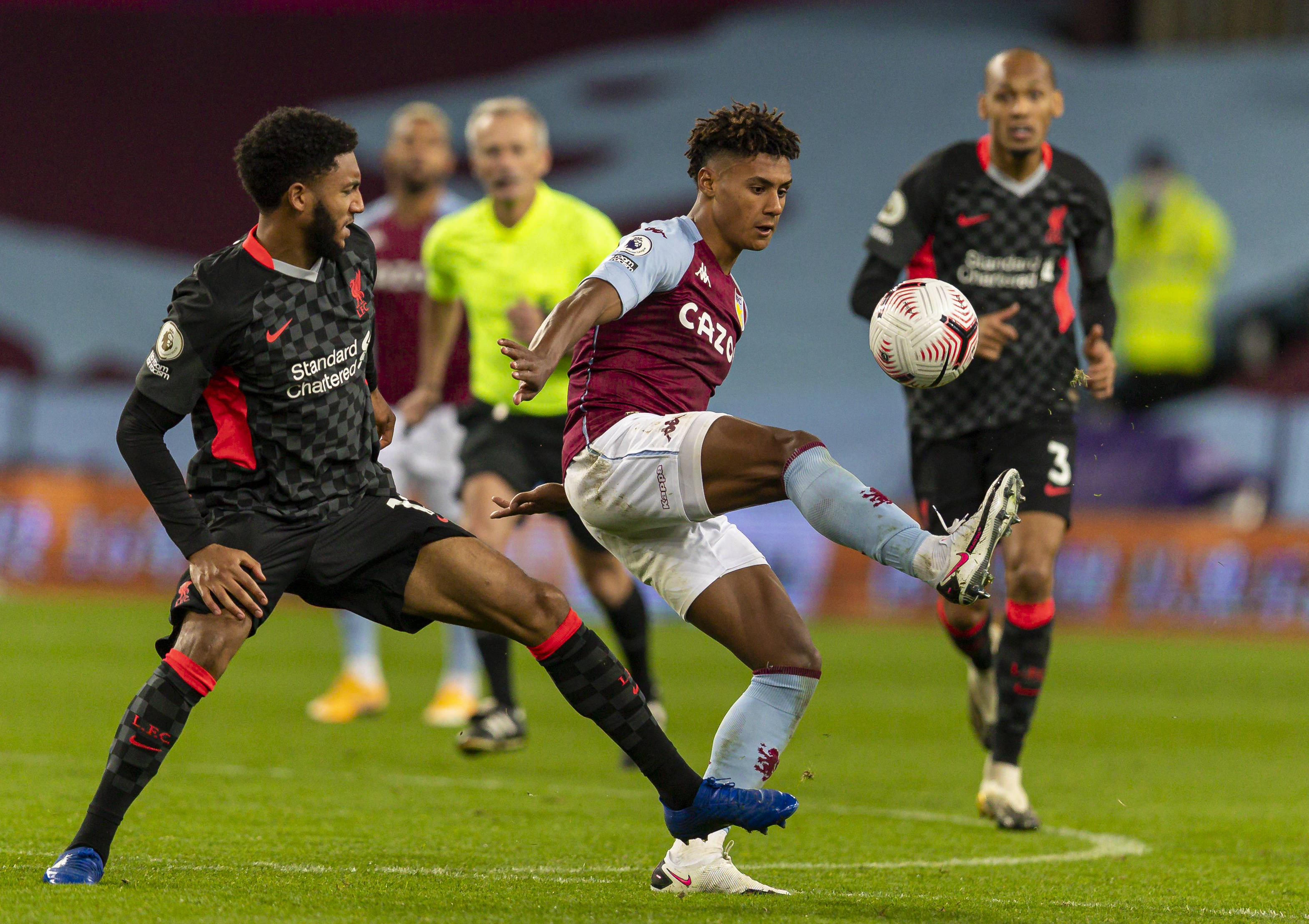 和球场下的 和球场下的